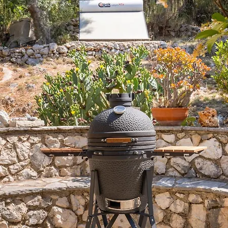 Giancarlo - Lovely With Stone And Wood Elements In Bay Villa