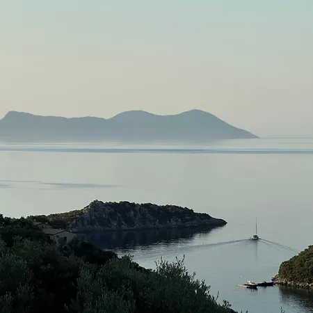 Giancarlo - Lovely With Stone And Wood Elements In Bay Villa Sivota (Lefkada)