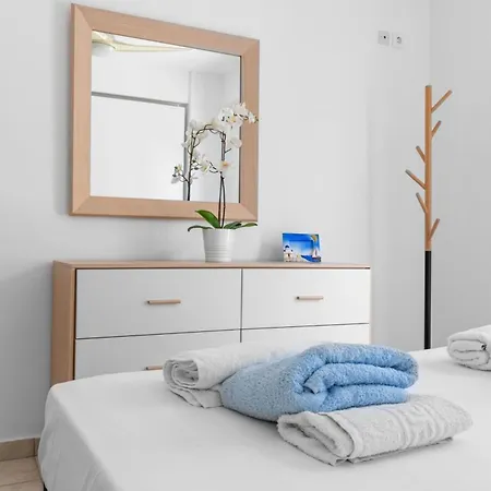 Giancarlo - Lovely With Stone And Wood Elements In Bay Βίλα