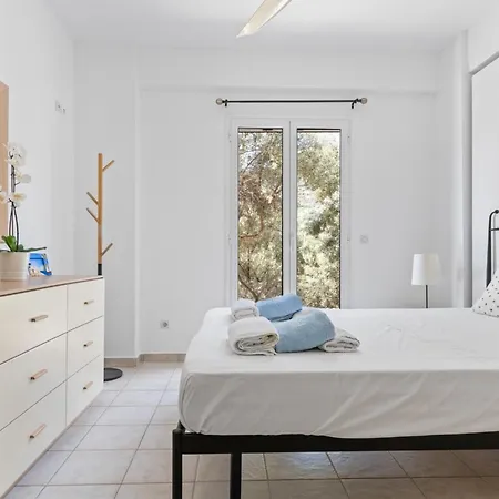 Giancarlo - Lovely With Stone And Wood Elements In Bay *