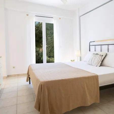 Giancarlo - Lovely With Stone And Wood Elements In Sivota Bay Mikros Gialos